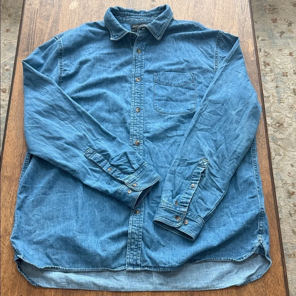 Banana Republic Casual Blue Button Down Shirt